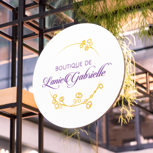 Boutique de Lanie Gabrielle storefront sign