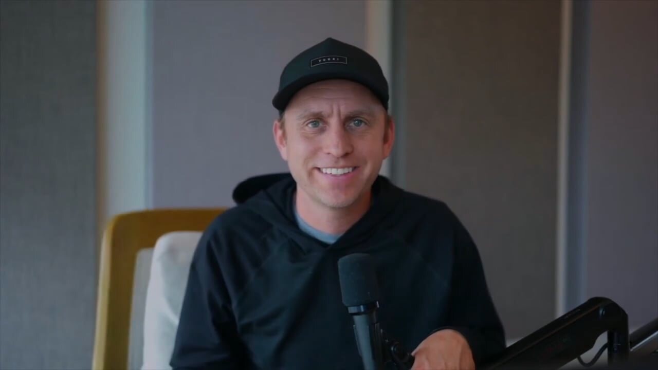 Video: how our design team finishes your logo